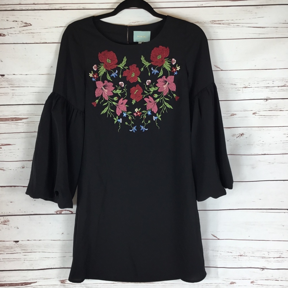 NWT Black Bell Sleeve Floral Embroidery‎ Dress. XS
